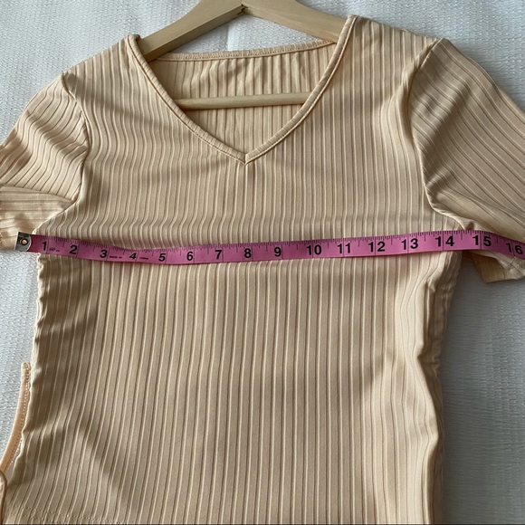 Stretchy Ribbed Ruched Drawstring Side V-Neck Tee - Picture 2 of 7